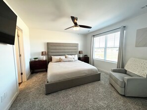 3 chambres, fer et planche à repasser, Wi-Fi, draps fournis