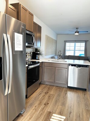 Mikroaaltouuni, uuni, liesi, astianpesukone