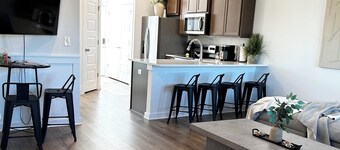 ModernCottageLuxury - Brand New with 3 full baths