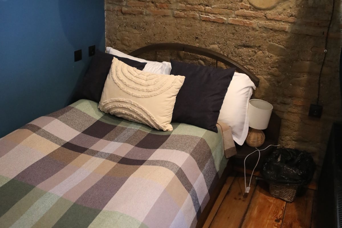 Single Room | Free WiFi