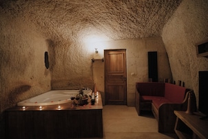 Delux Jacuzzi Cave Room | Roupas de cama antialérgicas