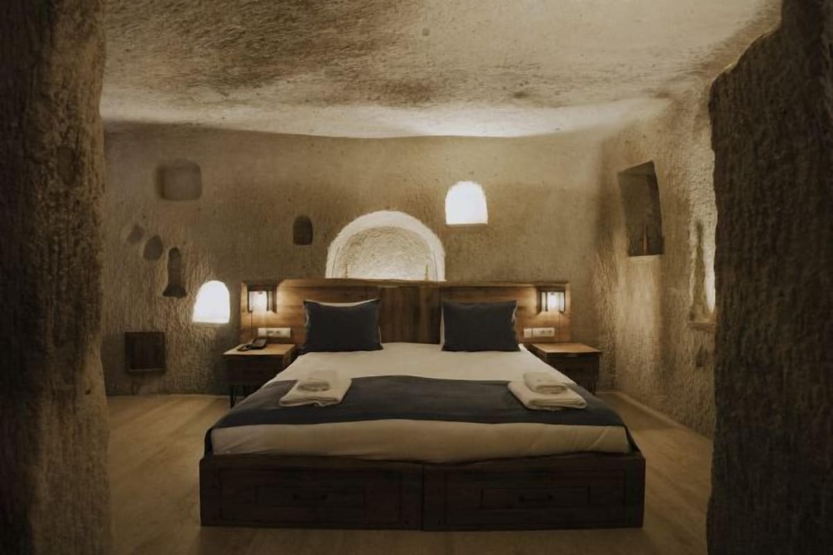 Hypo-allergenic bedding, memory-foam beds, minibar, in-room safe