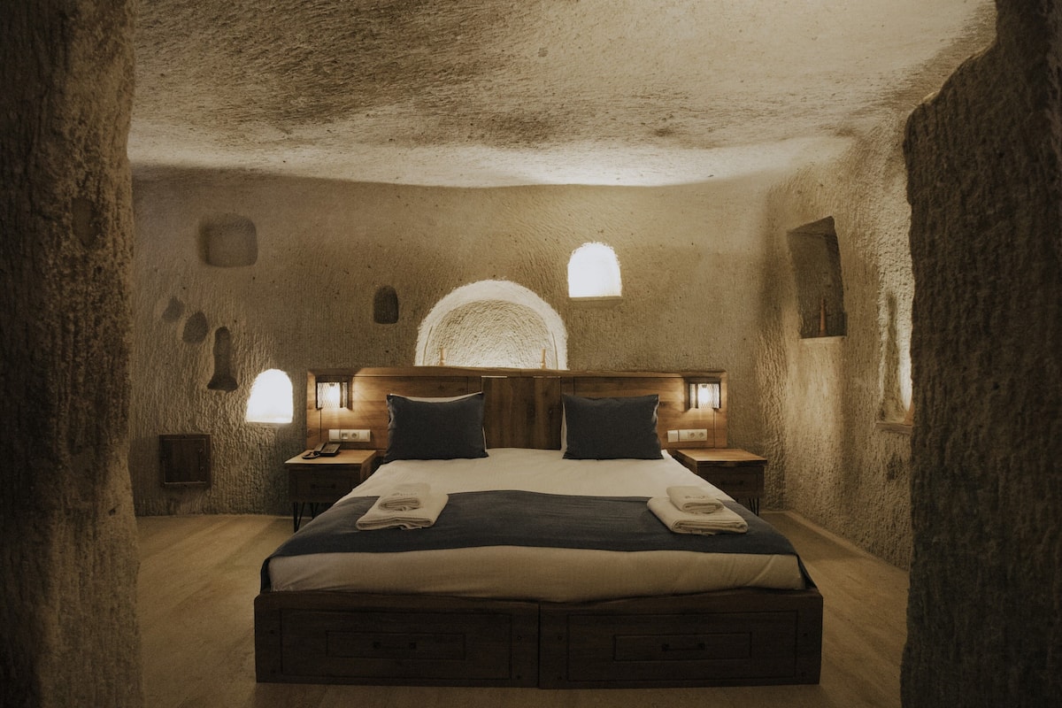 Camera Deluxe | Biancheria da letto ipoallergenica, materassi in memory foam, minibar