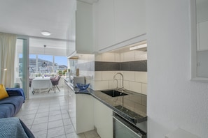 Interior - Holiday Studio 'Vistas Al Atlántico' with Sea View, Wi-Fi and Air Conditioning (Puerto Rico)