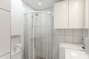 Dusche, Haartrockner, Handtücher