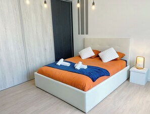 3 bedrooms, iron/ironing board, Internet, bed sheets - Chez Clém: 8 travelers with private garage. Pets welcome! (Reims)