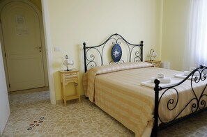 Quarto triplo básico | Wi-Fi de cortesia