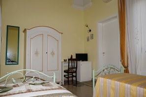Basic Double Room | Free WiFi