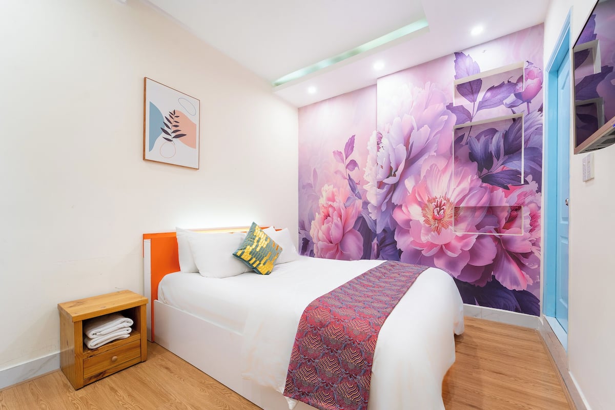 Premium bedding, minibar, free WiFi, bed sheets