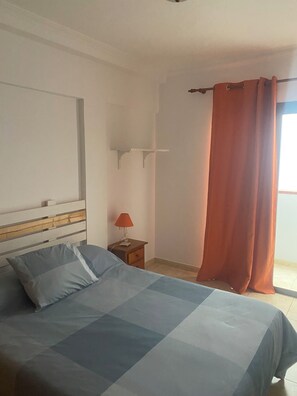 2 chambres, fer et planche à repasser, Wi-Fi gratuit, draps fournis