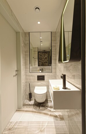 Monolocale Superior | Bagno | Doccia, set di cortesia gratuito, asciugacapelli, asciugamani