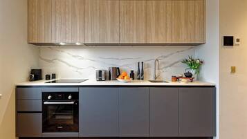 Standard-studiolejlighed | Arbejdsområde til bærbare computere, strygejern/strygebræt, gratis Wi-Fi