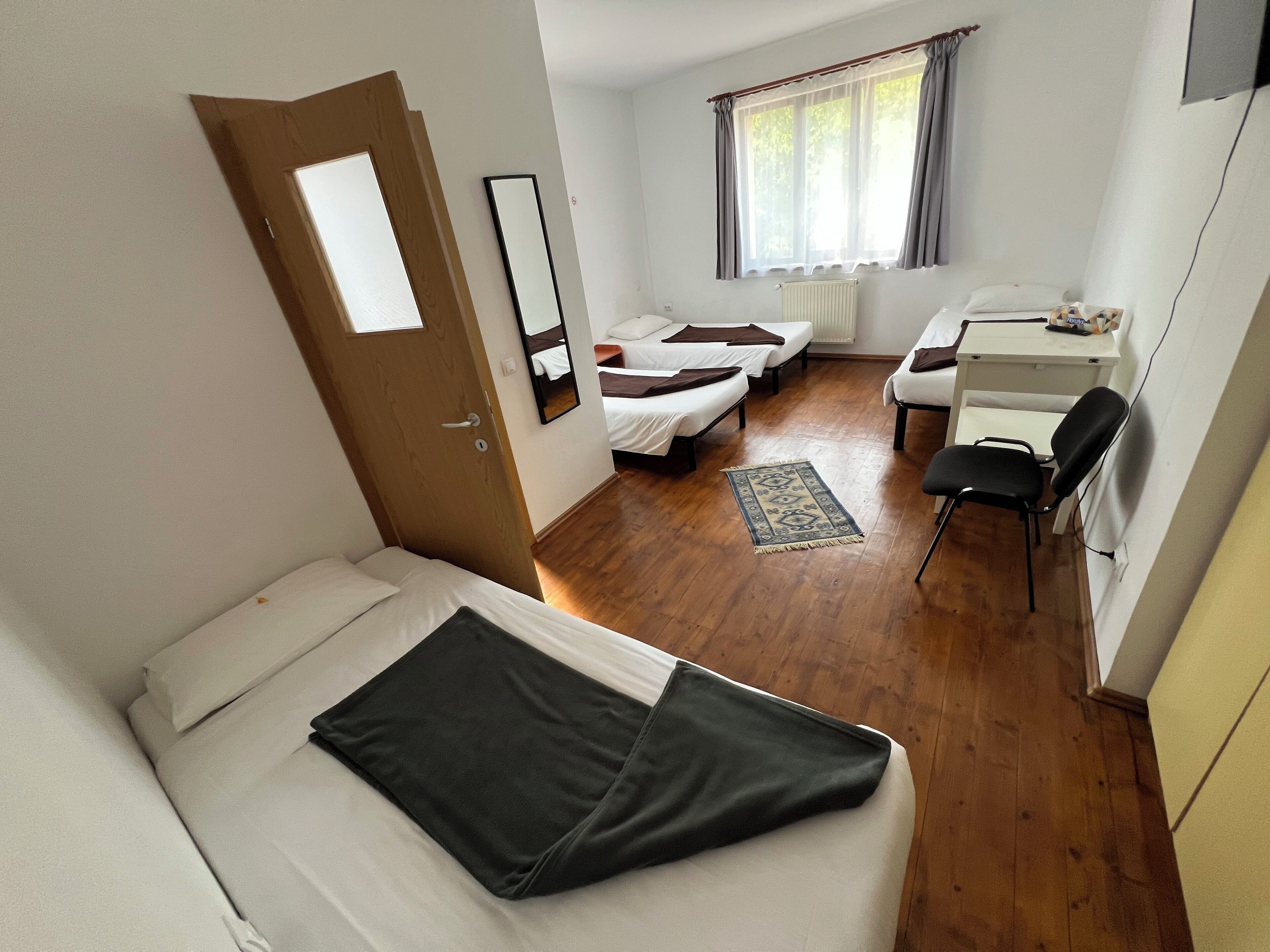 9 bedrooms, WiFi, bed sheets