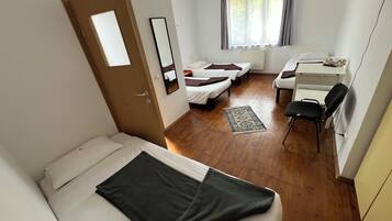 9 bedrooms, WiFi, bed sheets