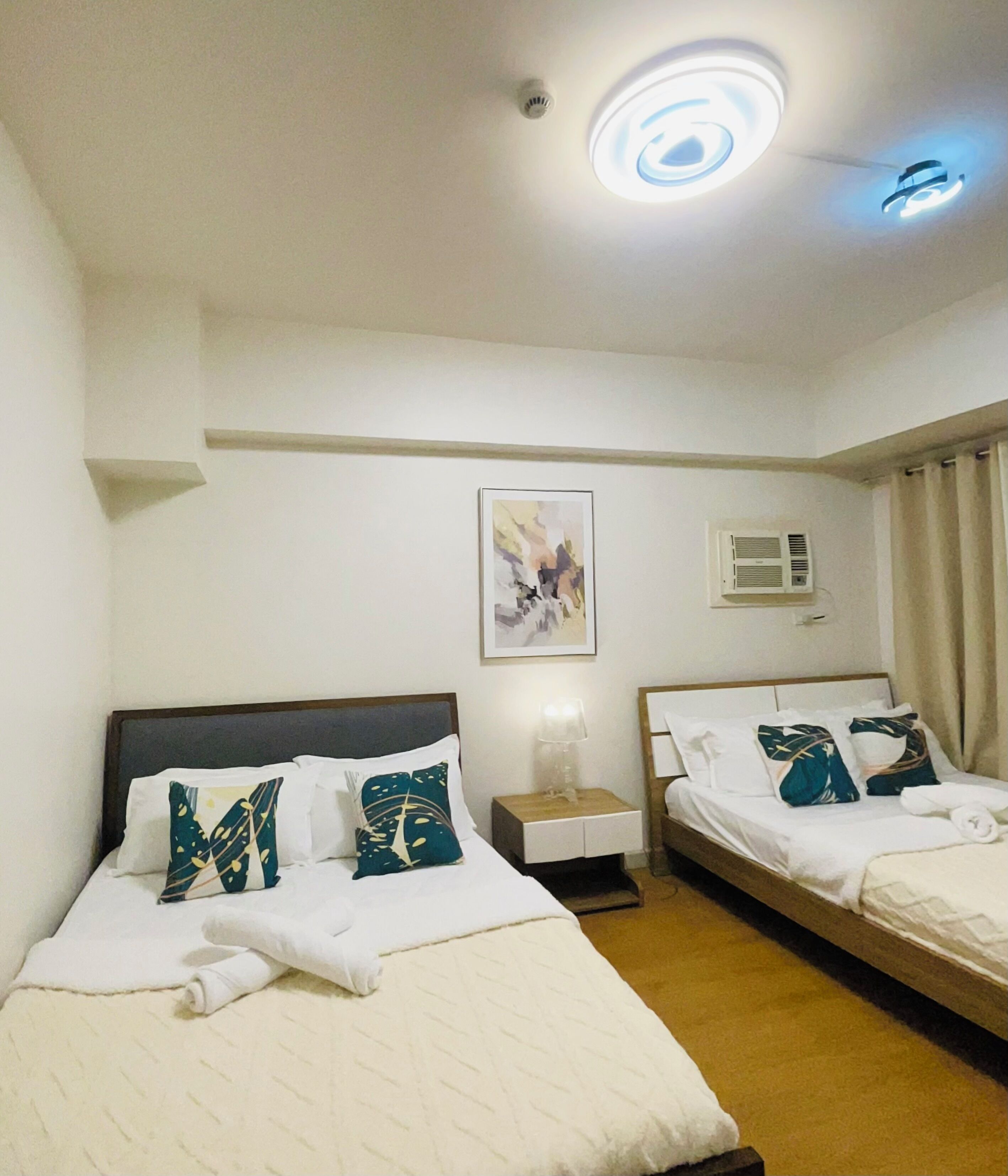 Familienapartment, Stadtblick | Schreibtisch, Verdunkelungsvorhänge, schallisolierte Zimmer