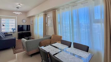 Family Condo, City View | Living area