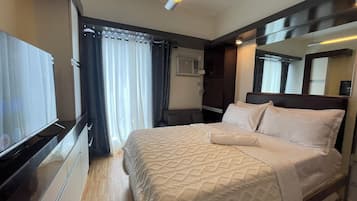 Estudio Confort | Escritorio, cortinas opacas, sistema de insonorización