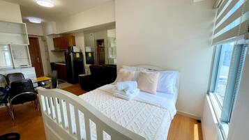 Comfort Studio | Desk, blackout curtains, soundproofing, iron/ironing board