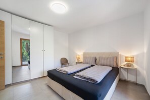 2 bedrooms, WiFi, bed sheets - Apartment 'Sina' with Mountain View, Private Terrace and Wi-Fi (St Leonhard im Passeier)