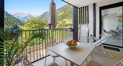 Apartamento 'Sina' con vistas a la montaña, terraza privada y Wi-Fi