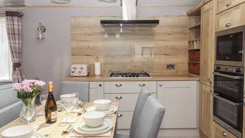 Dishwasher, cookware/dishes/utensils