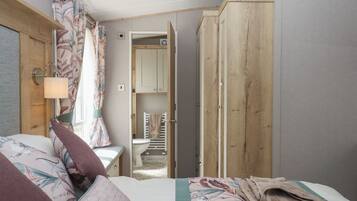 2 phòng ngủ, trang trí khác biệt