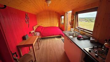 1 bedroom, bed sheets