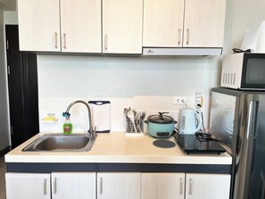 Condo, Multiple Bedrooms, Private Pool | Private kitchen