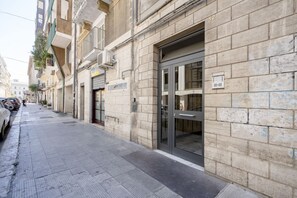 Exterior detail - AuGuStea 3- Garruba Deluxe (Bari)