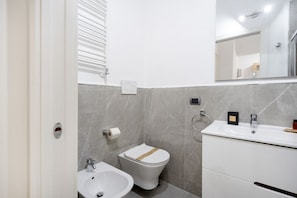 Douche, bidet