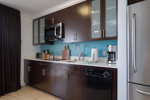 Fridge, microwave, oven, stovetop