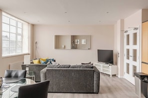 Apartment, 2 Bedrooms, City View | Living room