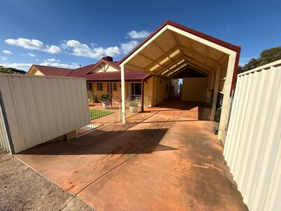 Neo's Nook- Panoramic sea views!  Off peak special available!