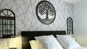 A neatly made bed with white linens, a dark headboard, and two bedside lamps. - Grand gîte Le saule en scie - SPA - Ideal 12 to 14 pers - Group family friends pro (Nueil-les-Aubiers)
