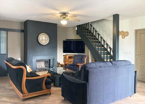 Smart TV, fireplace, books, stereo - Grand gîte Le saule en scie - SPA - Ideal 12 to 14 pers - Group family friends pro (Nueil-les-Aubiers)