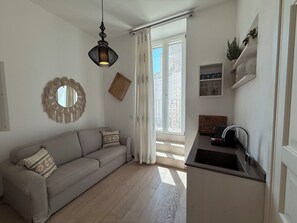 Superior-huone, parveke, kaupunkinäköala | Oleskelualue