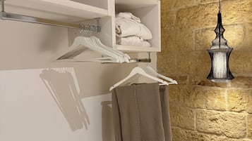 Camera Matrimoniale con Terrazzo e Vasca Idromassaggio