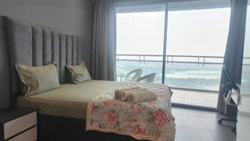 Luxury Room | Desk, rollaway beds, free WiFi, bed sheets