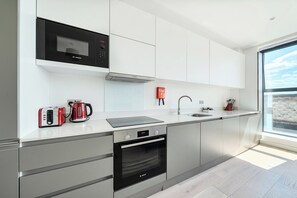 Apartment, 3 Bedrooms | Private kitchen