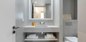 Shower, hair dryer, towels, soap - L’Appartement Bon Marché – A Saint-Germain Luxury Escape (Paris)