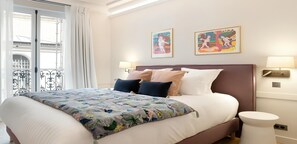 3 bedrooms, desk, iron/ironing board, travel cot - L’Appartement Bon Marché – A Saint-Germain Luxury Escape (Paris)