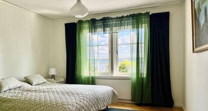 Spacious villa with incredible lake views! Bed linen is included. Newly renovated bathrooms