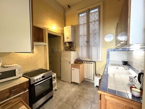 Micro-ondes, four, plaque de cuisson, lave-vaisselle