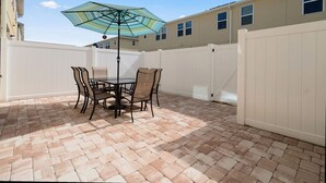 House | 4 bedrooms, Internet - Modern 4BR Townhome Near Disney in Gated Resort (Kissimmee)