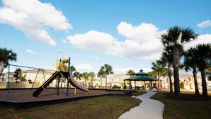 House - Modern 4BR Townhome Near Disney in Gated Resort (Kissimmee)
