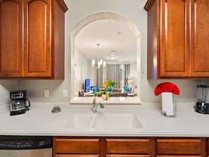 Room - Spacious 2Bd Condo - Pool Hot Tub - Near I-drive (Orlando)