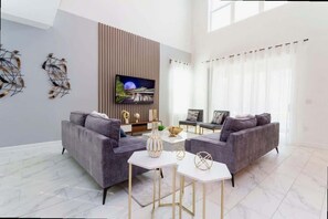 Villa | 5 bedrooms, Internet