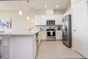 Apartment | 4 bedrooms, Internet - Resort 4Bd Townhome w Gameroom Patio Near Disney (Kissimmee)