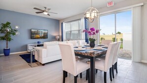 House | 4 bedrooms, Internet - Resort 4Bd Townhome w Gameroom Patio Near Disney (Kissimmee)