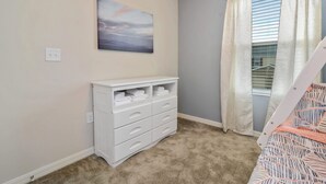 House | 4 bedrooms, Internet - Resort 4Bd Townhome w Gameroom Patio Near Disney (Kissimmee)